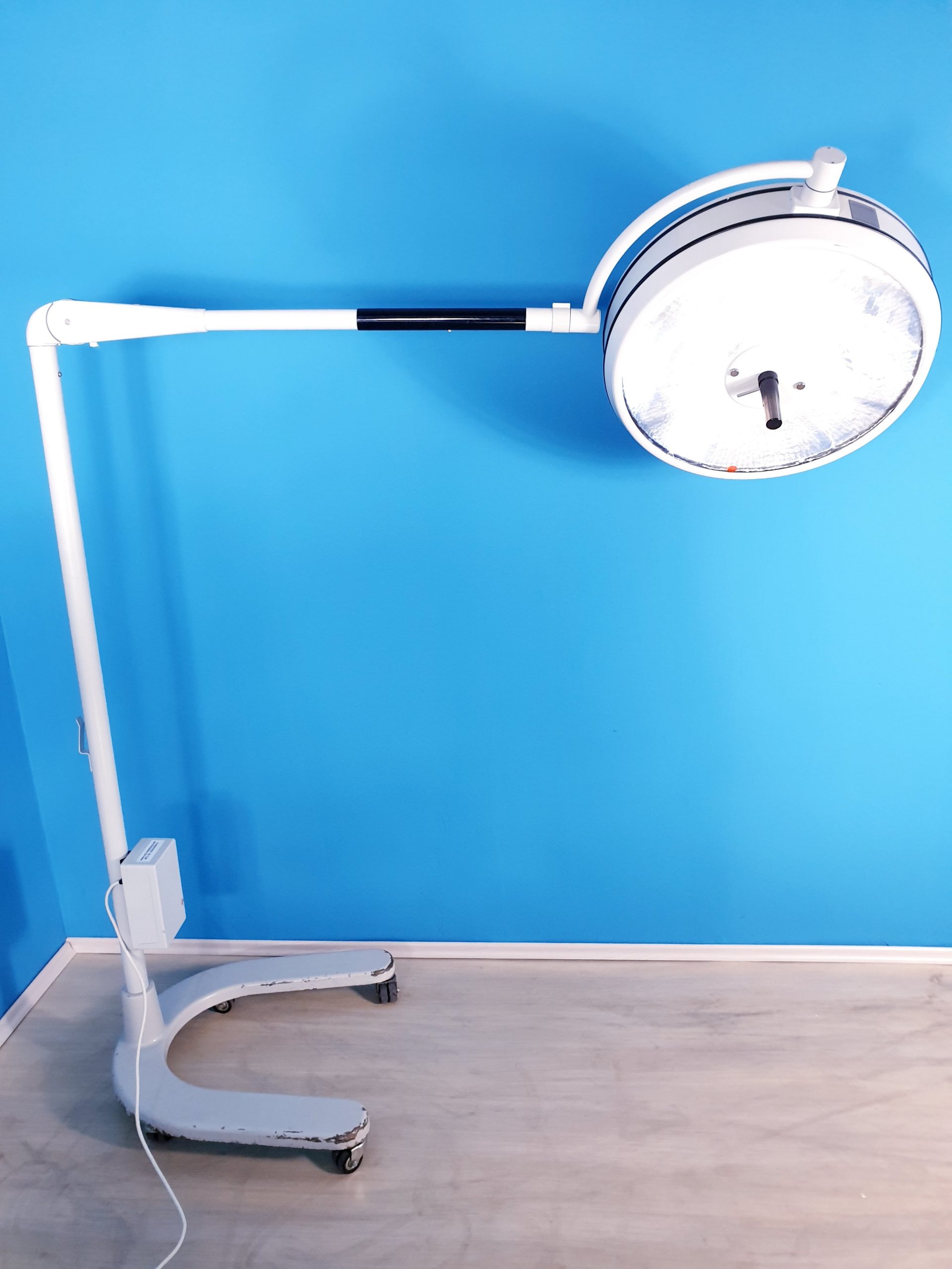 Berchtold Chromophare C571 Untersuchungsleuchte OP Lampe Fahrbar