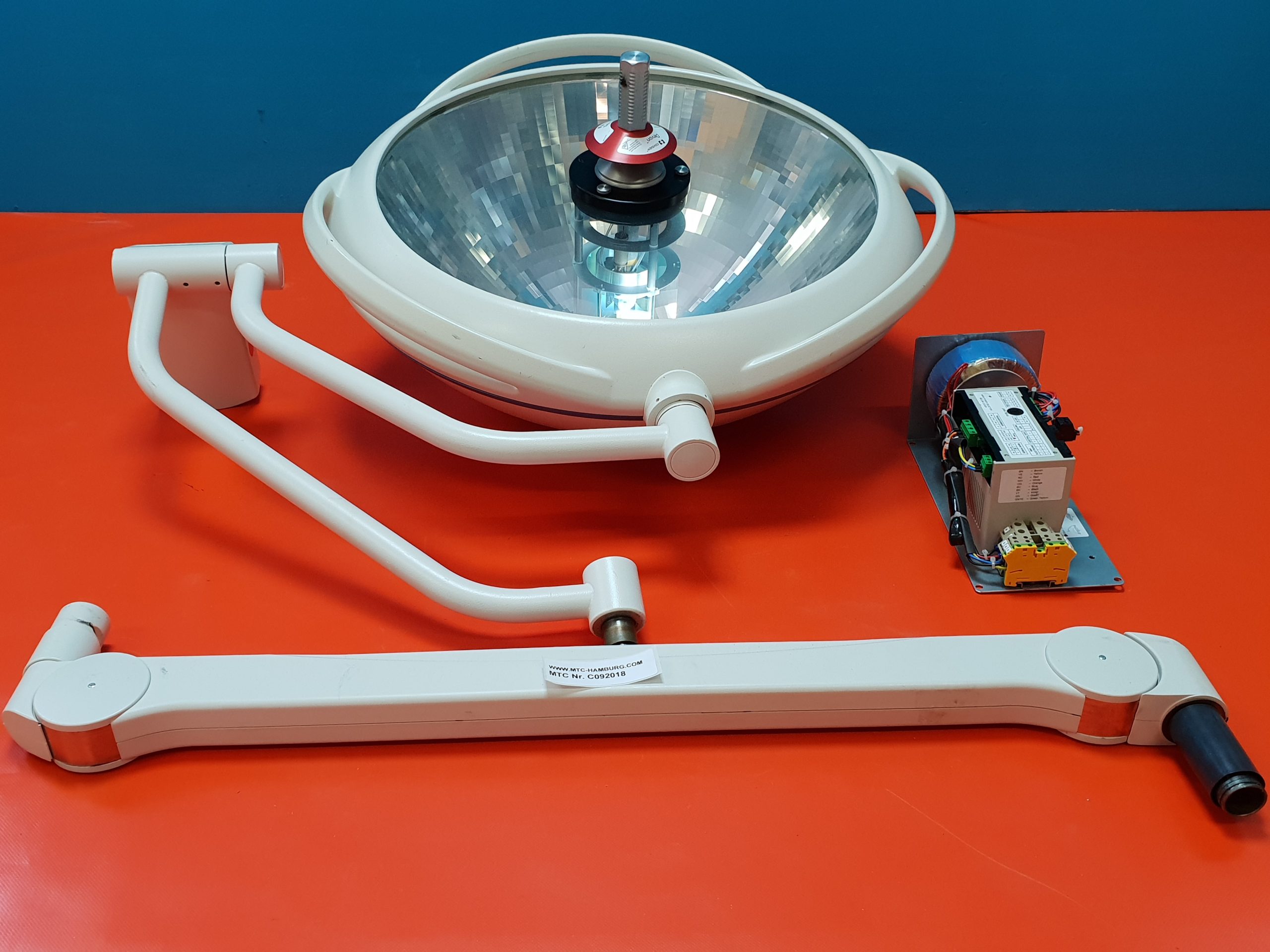 Dräger Sola 700 OP Lampe inkl. Gelenkarm + Trafo / Netzteil guter Zustand