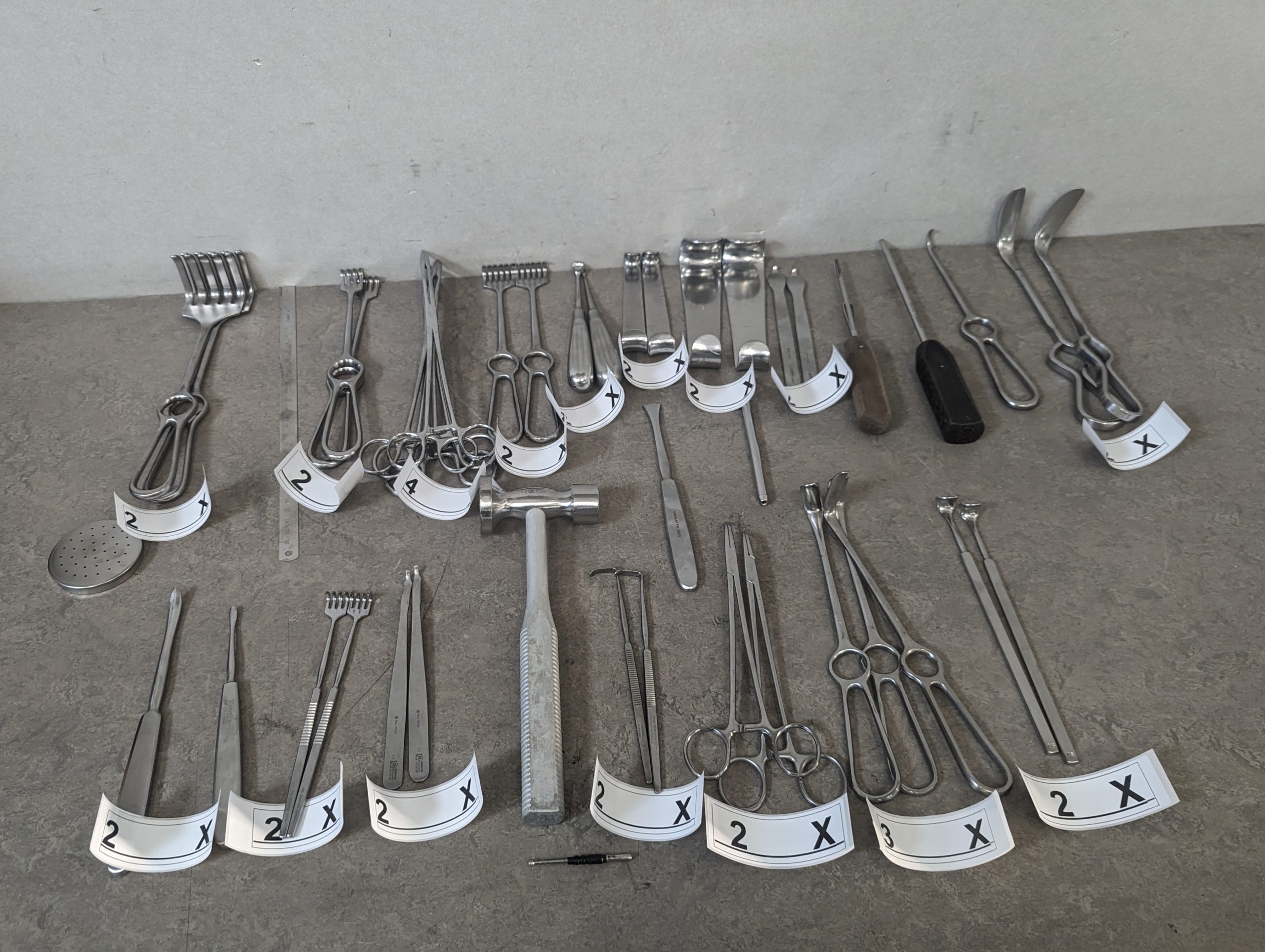 Chirurgische Instrumente Konvult –