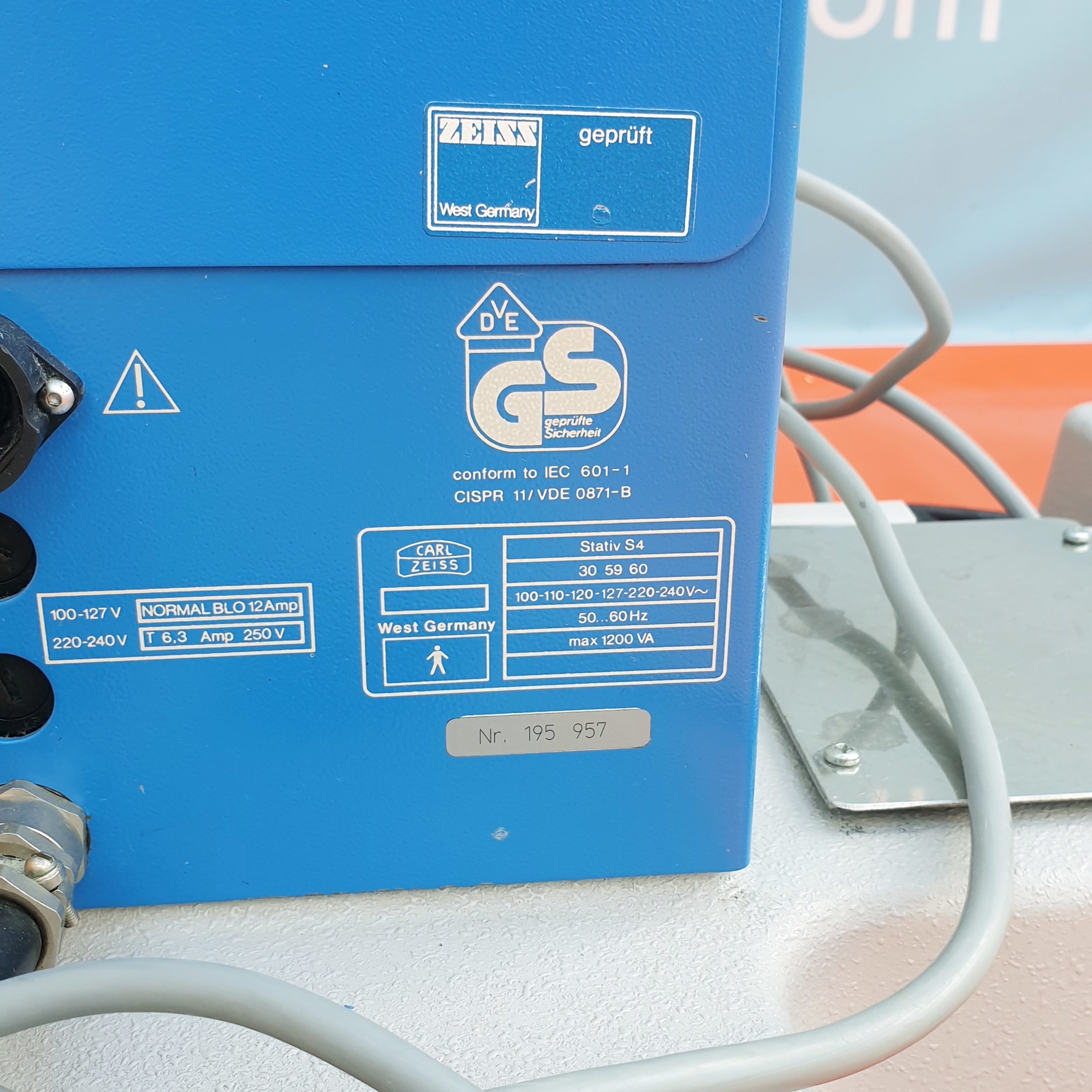 Zeiss OPMI CS-1 auf S4 Stativ , fahrbares OP-Mikroskop
