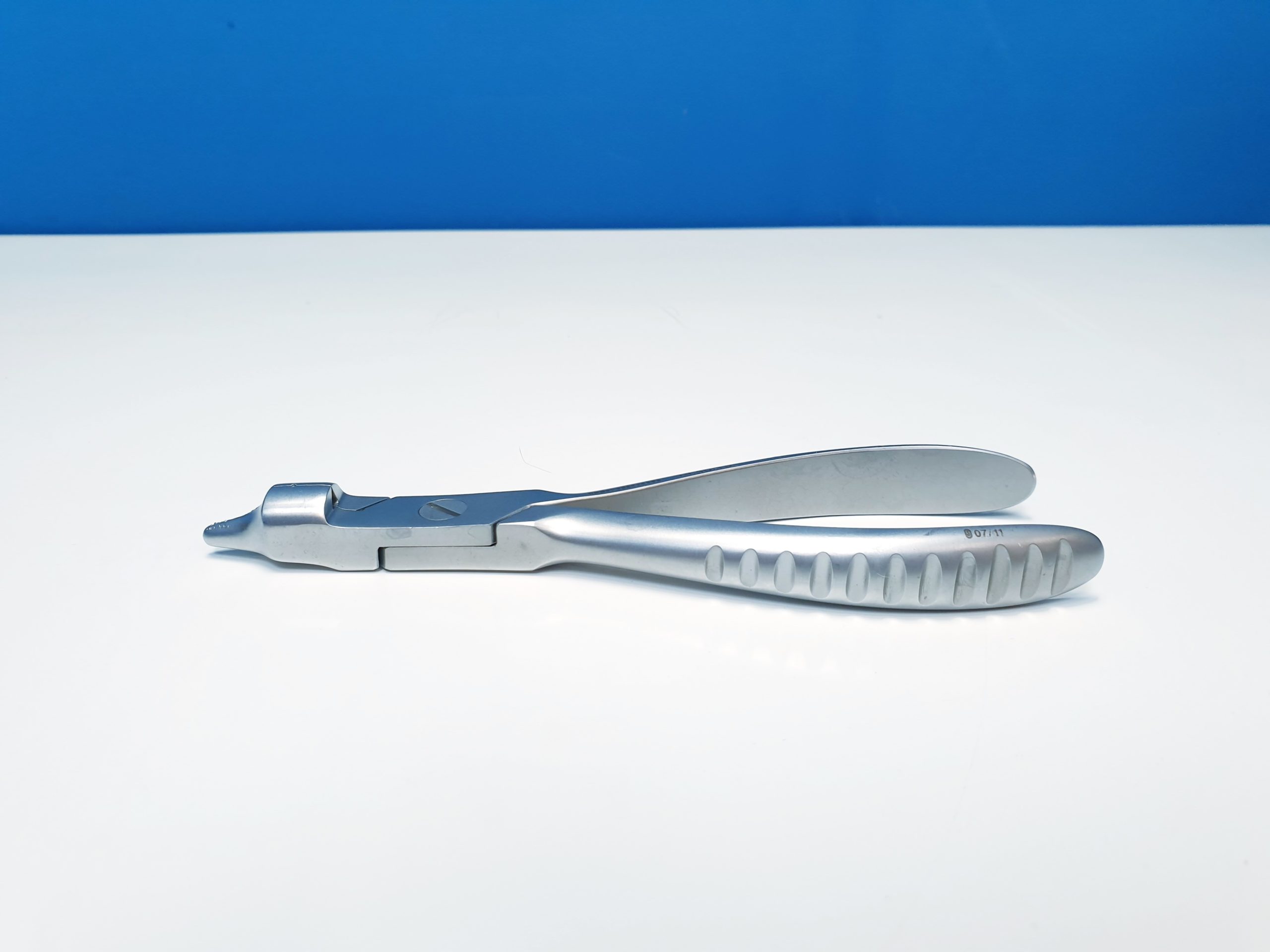Medicon 14.46.15 15 cm – 6˝. Drahtspannzangen, Flachzangen. Wire Twisting Forceps, Flat Nose