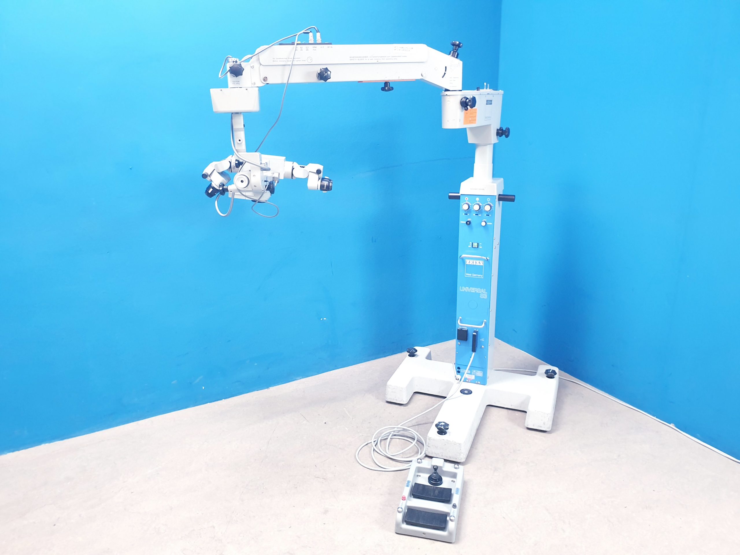 Zeiss Opmi MD auf S3 Stativ – mit mitbeobachter