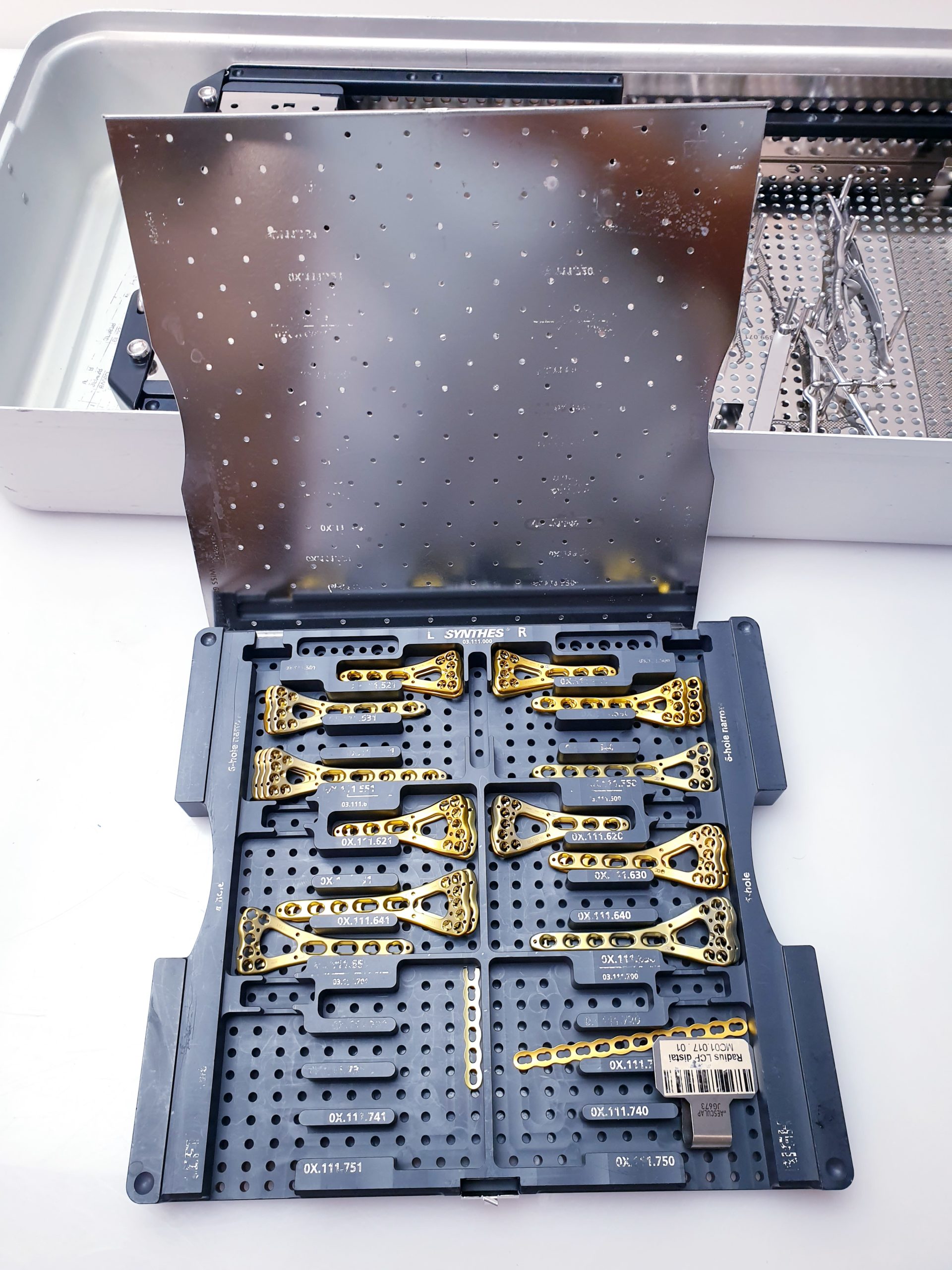 Synthes VA-LCP TWO-COLUM DISTAL RADIUS PLATE 2.4 – Op Instrumenets