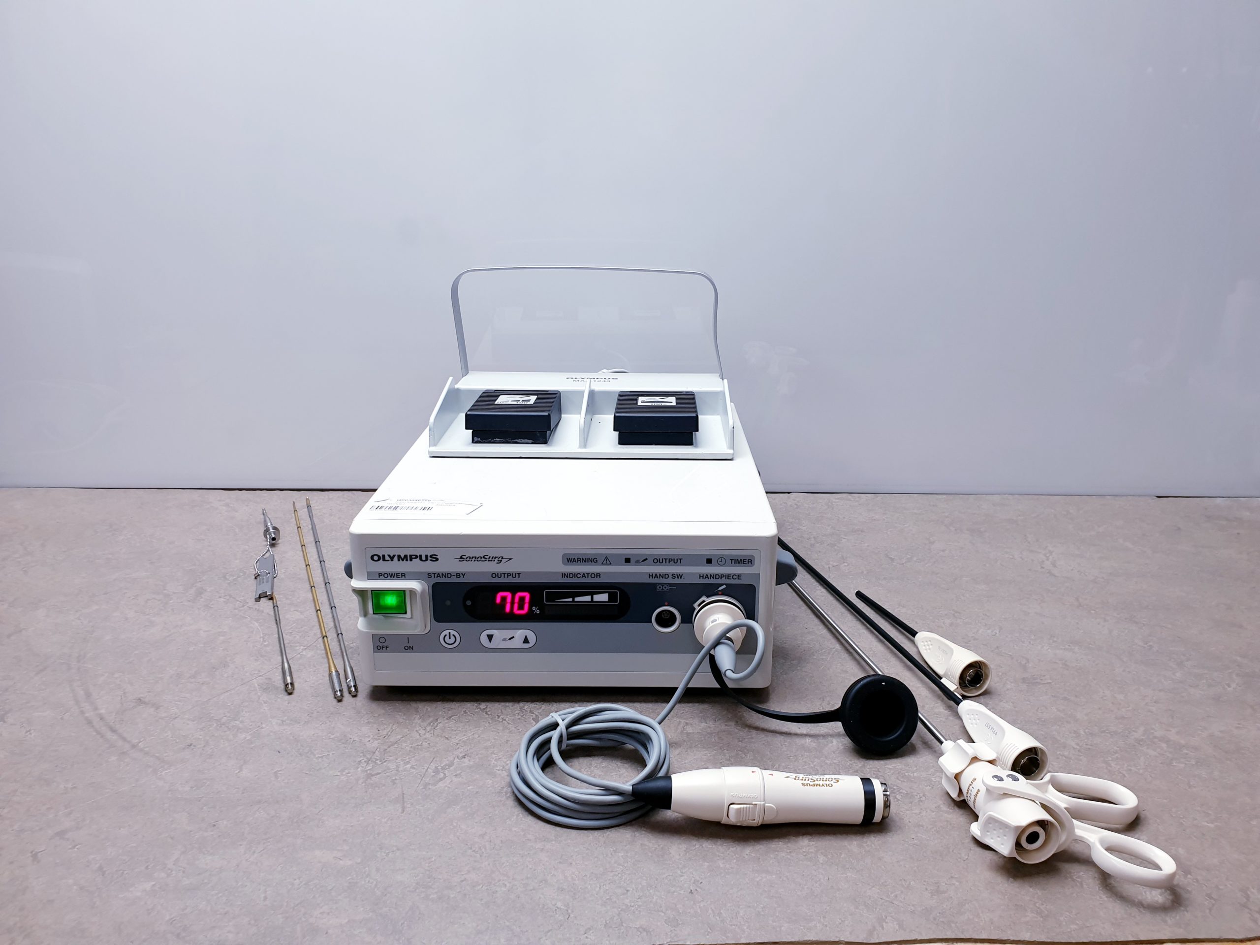 Olympus SonoSurg G2 Generator + MAJ-1243 Fußschalter + Applikatoren