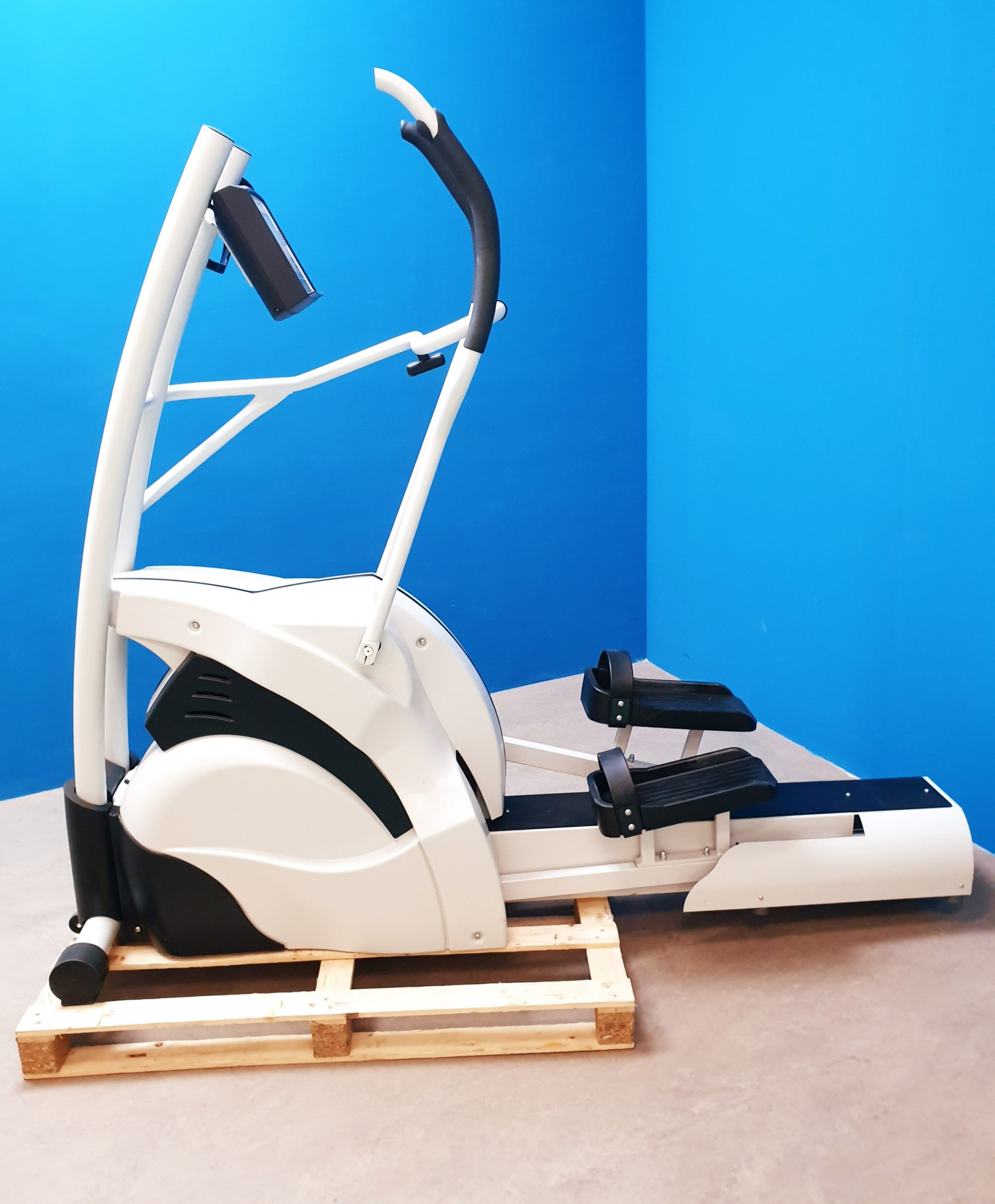 Ergo-Fit Cross 4007 MED Ellipsentrainer mit einer besonders gelenkschonenden Bewegung
