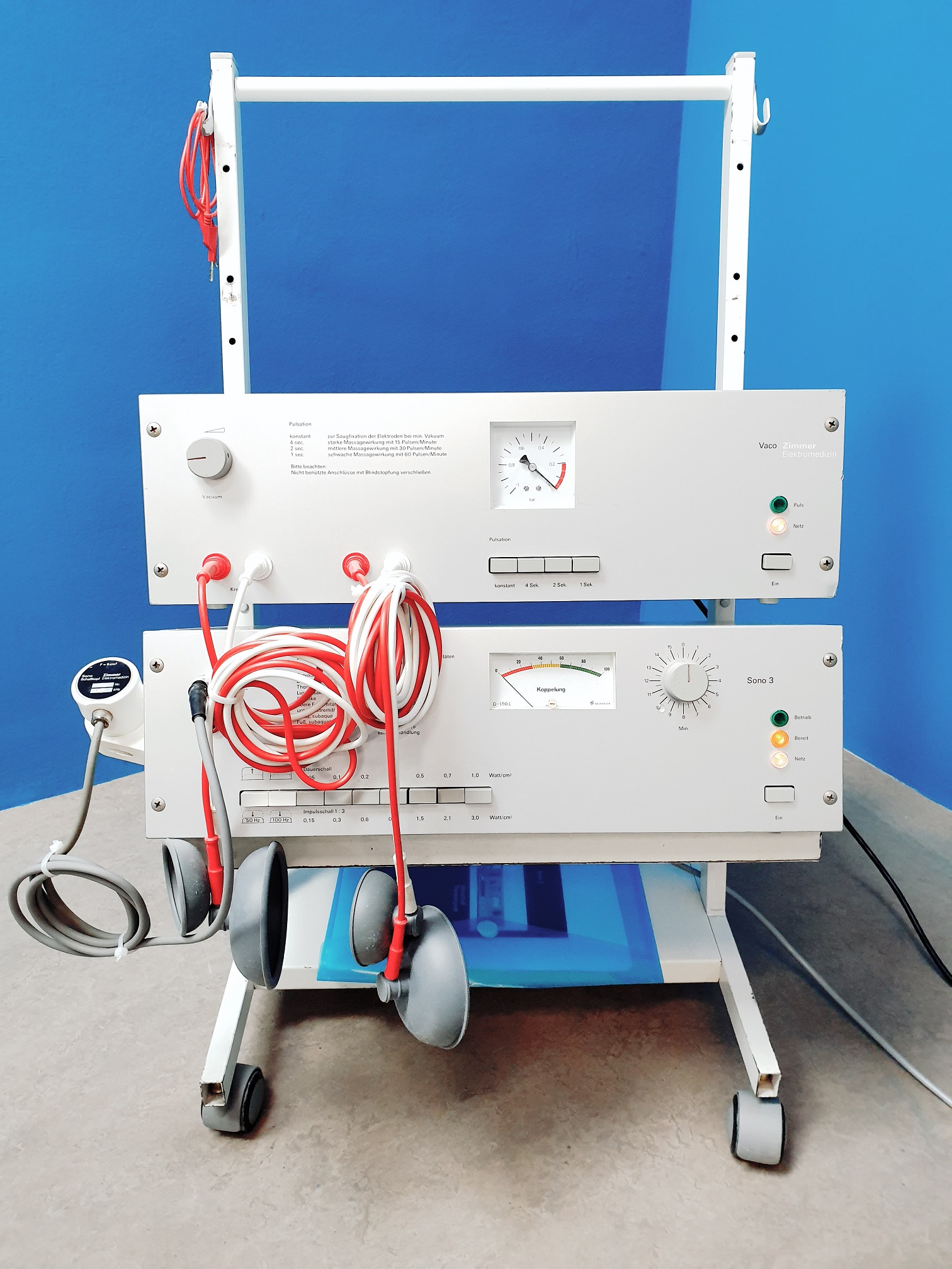 Zimmer Elektromedizin SONO 3 + Vaco Reizstromgerät mit Gerätewagen