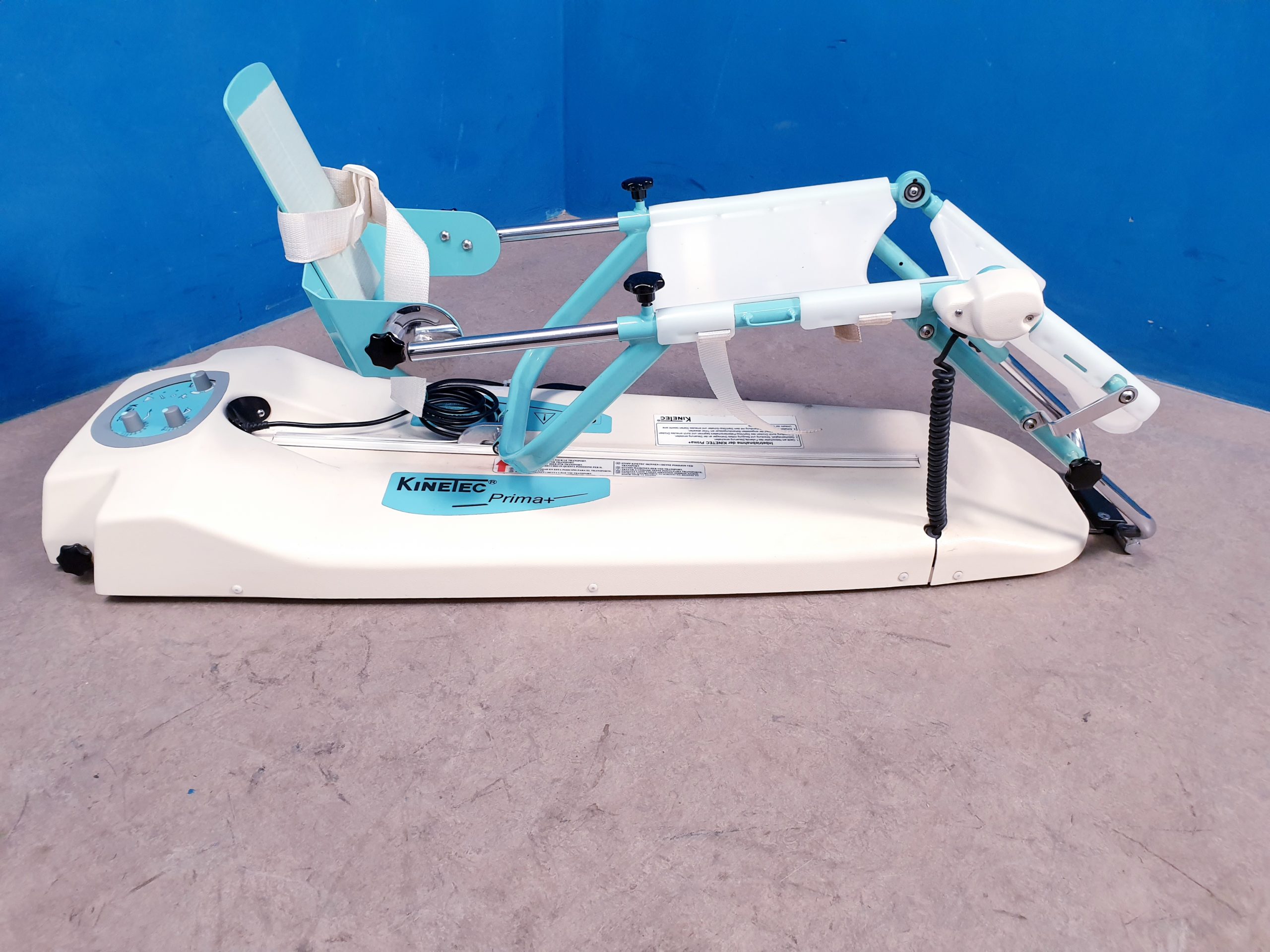 Kinetec Prima + Knie CPM Machine – Kniebewegungsschiene