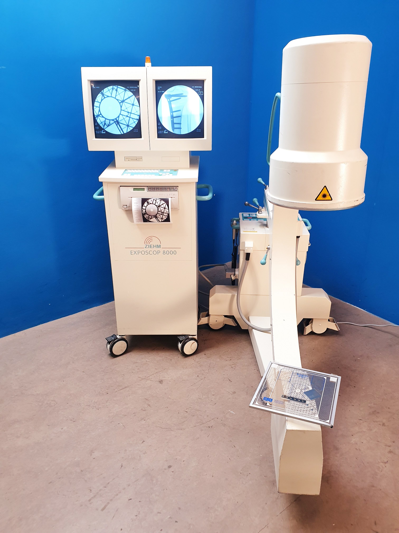 Ziehm Exposcop 8000 C Bogen Mobiles Röntgengerät mit doppeltem Monitor