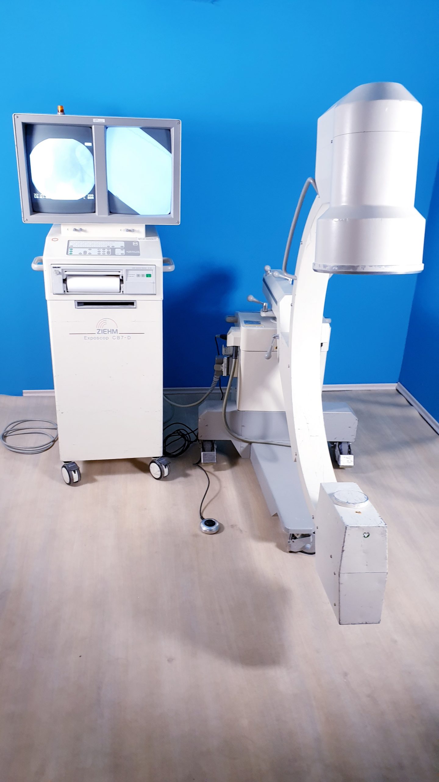 ZIEHM Exposcop CB7-D Fahrbarer C – Bogen mit Doppel-Monitor-Wagen