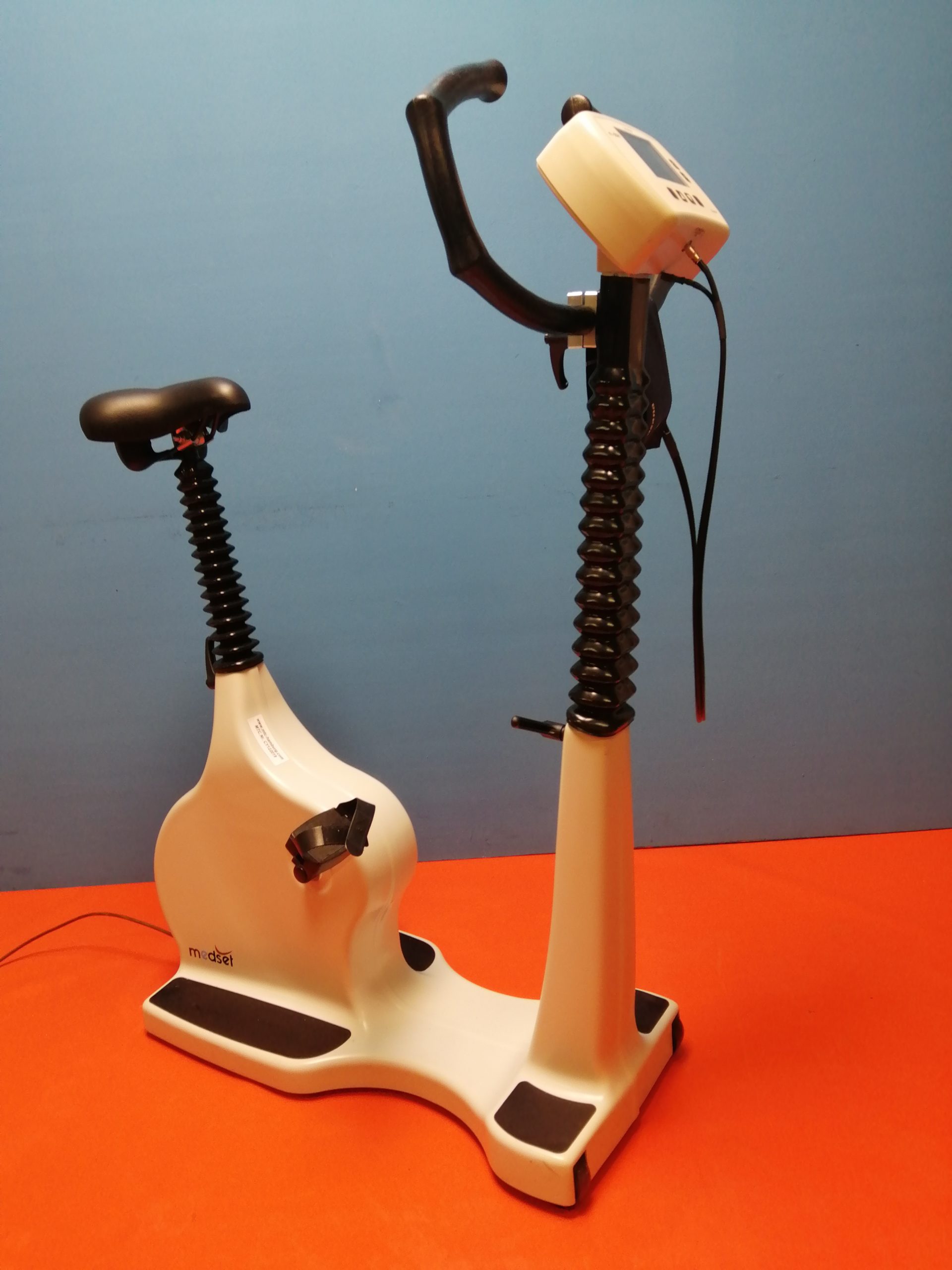 ergosana Sana Bike // Sanabike 250 F Sitzergometer . Medset mit Blutdruckmessung