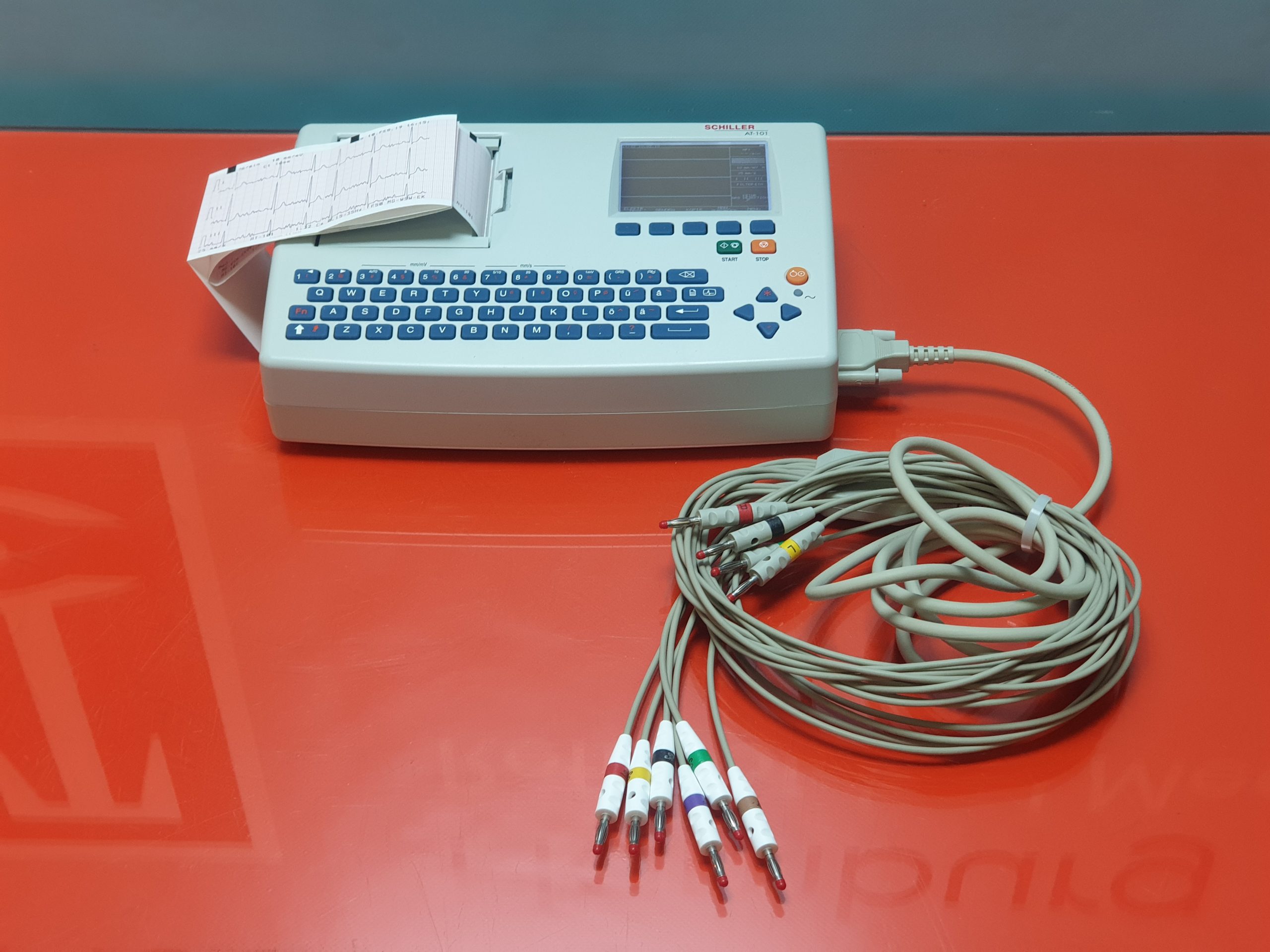 Schiller AT-101 EKG 12 Kanal Gerät mit LCD Display + Patientenkabel