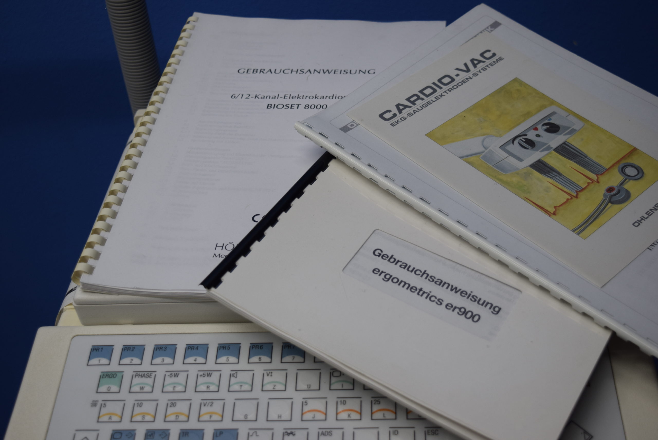 Ergometriemessplatz Ergoline 900 BIOSET 8000 und Cardio Vac Sauganlage