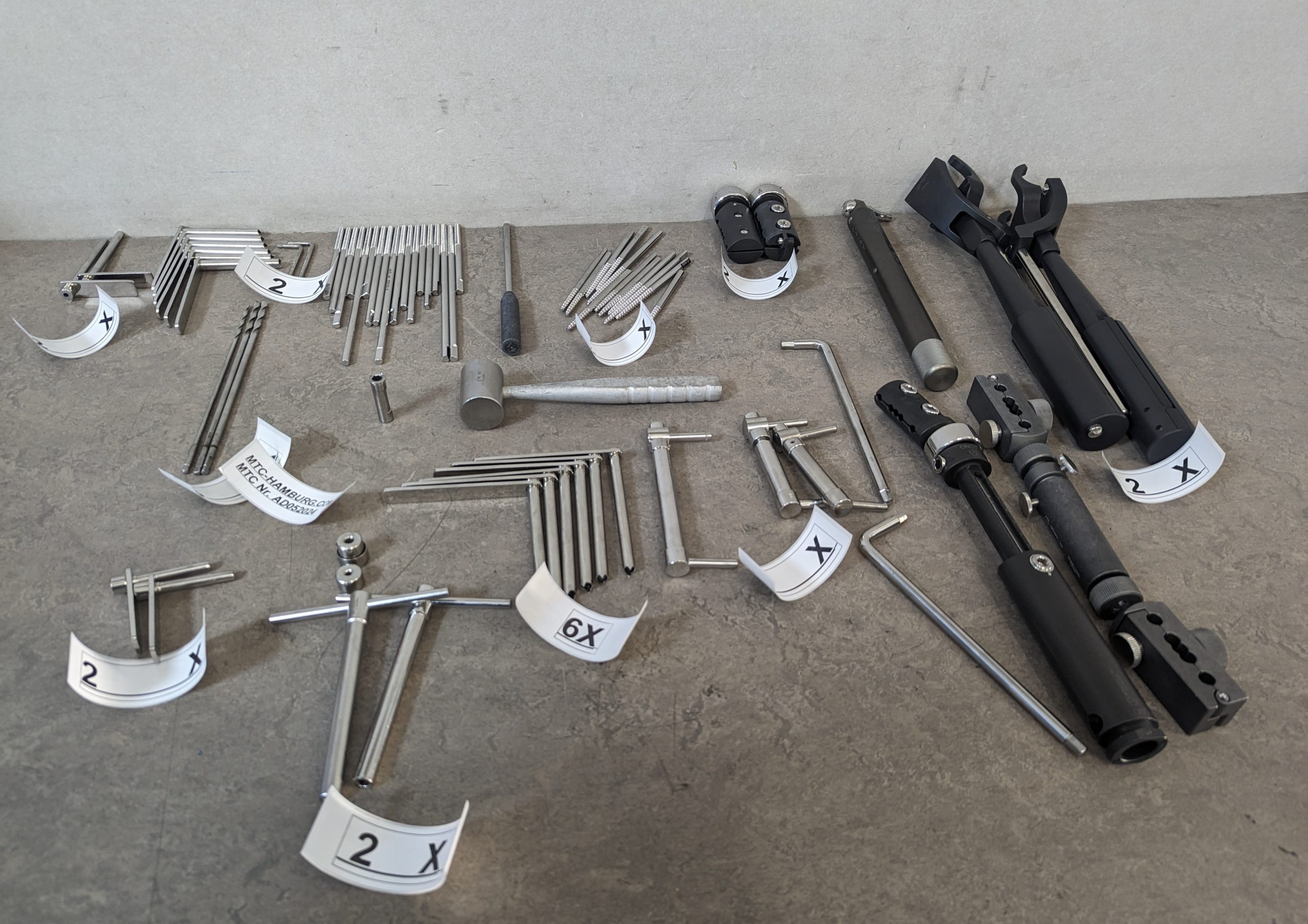 Chirurgische instrumente konvolut – –