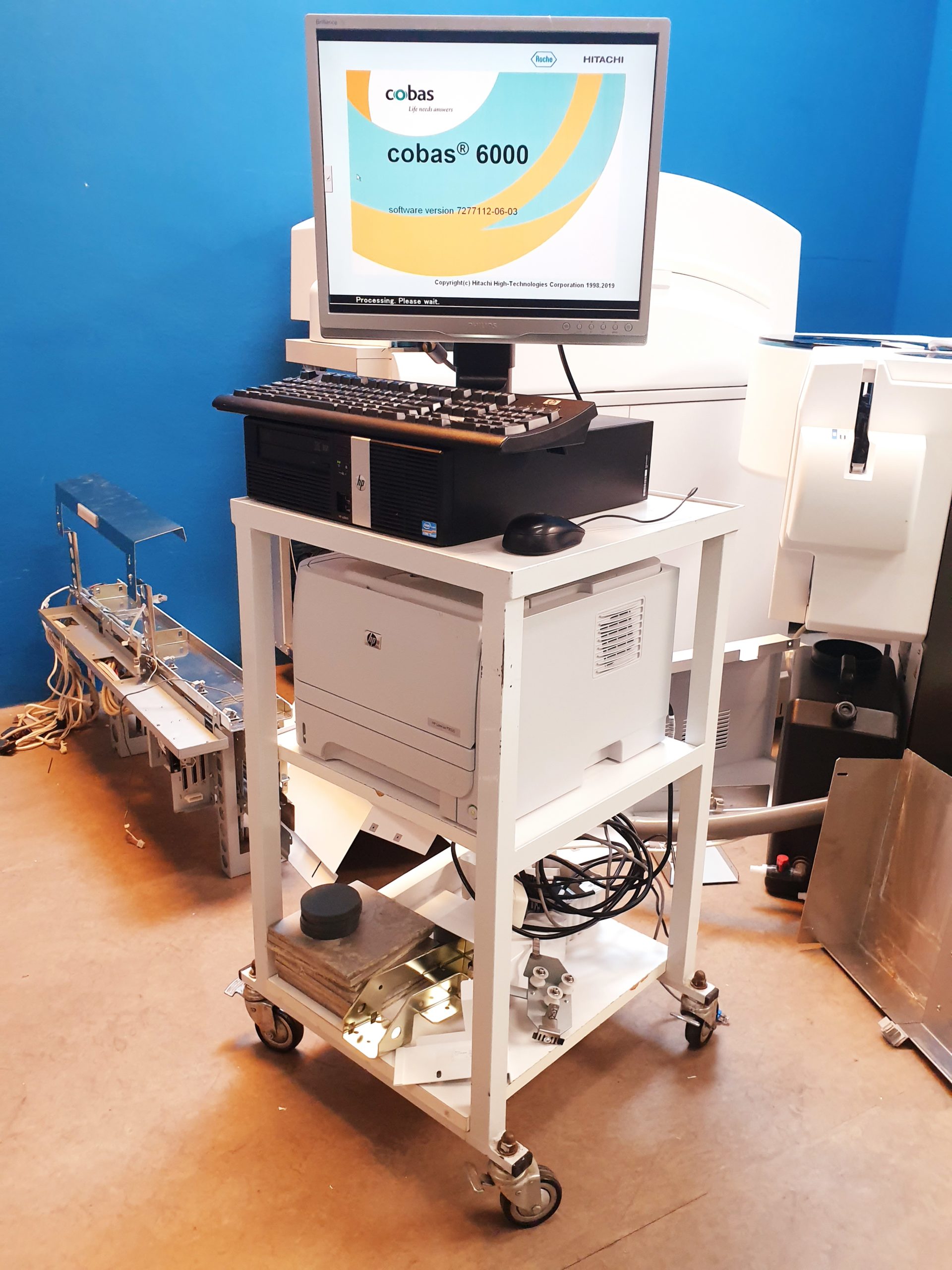 Roche Cobas 6000 Chemieanalysator mit cobas 501s c E Extension Iwaki magnet pump