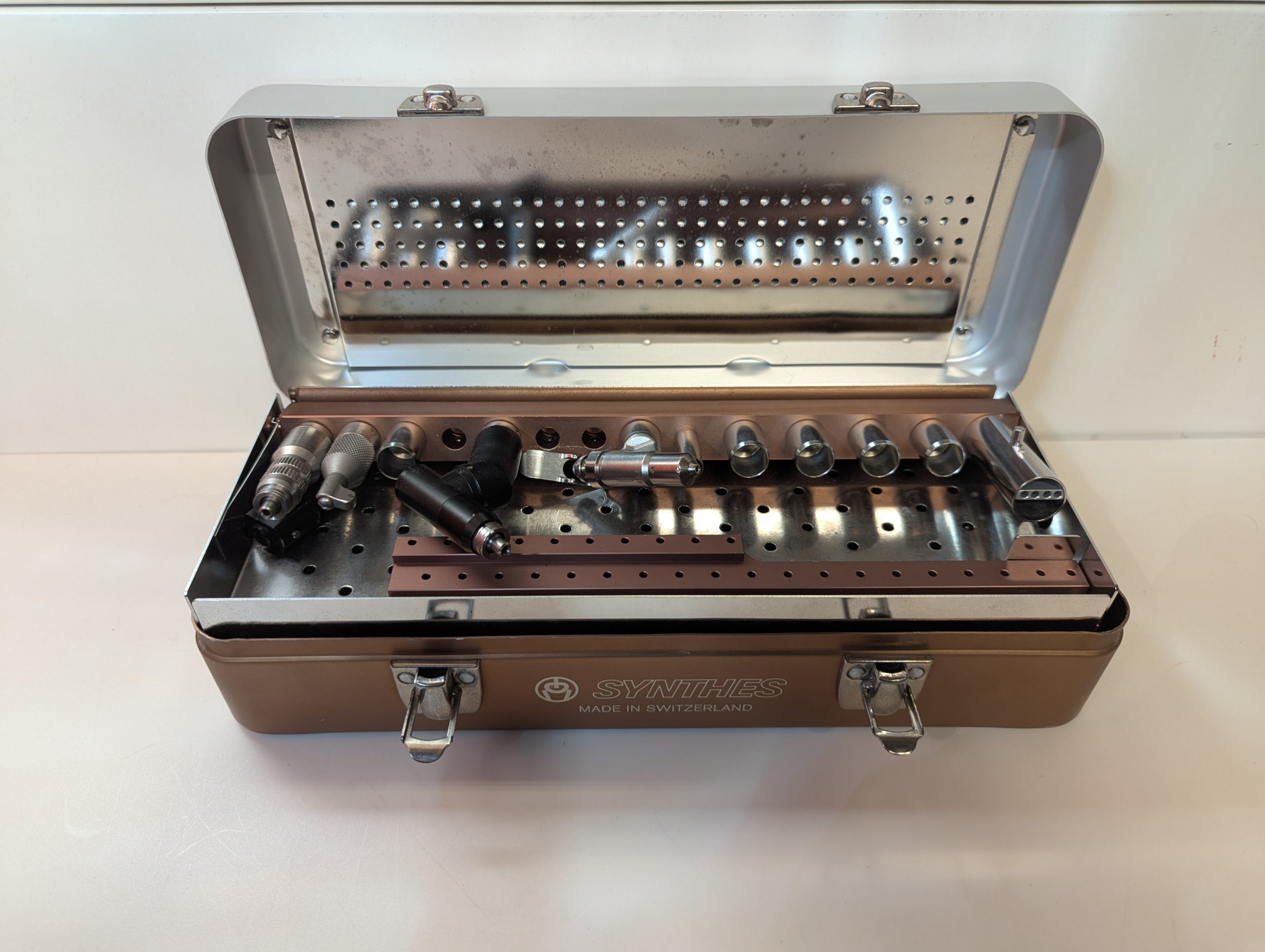 Synthes Swiss 512.510, Swiss 512.430 Swiss Synthes MicroDrive plus Swiss 512.700 Swiss 512.220 Swiss 512.105