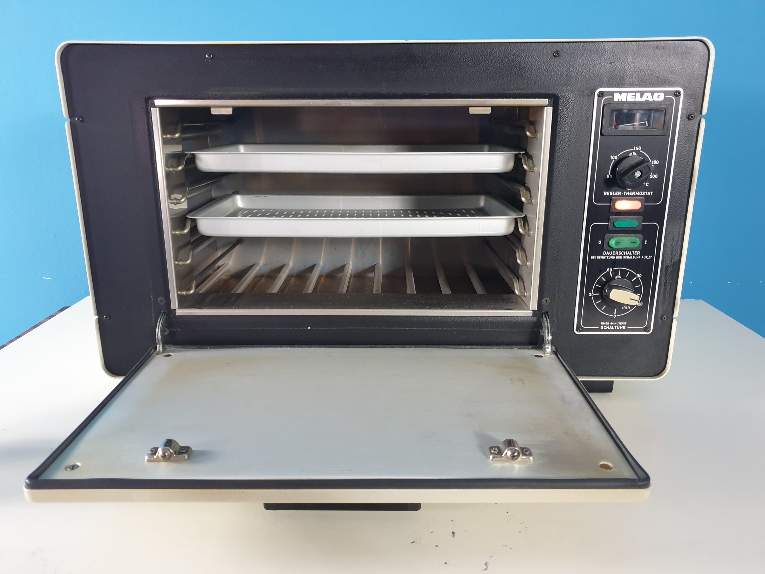Melag 221 Heissluftsterilisator / Sterilisator 930 Watt mit 02 Tabletts