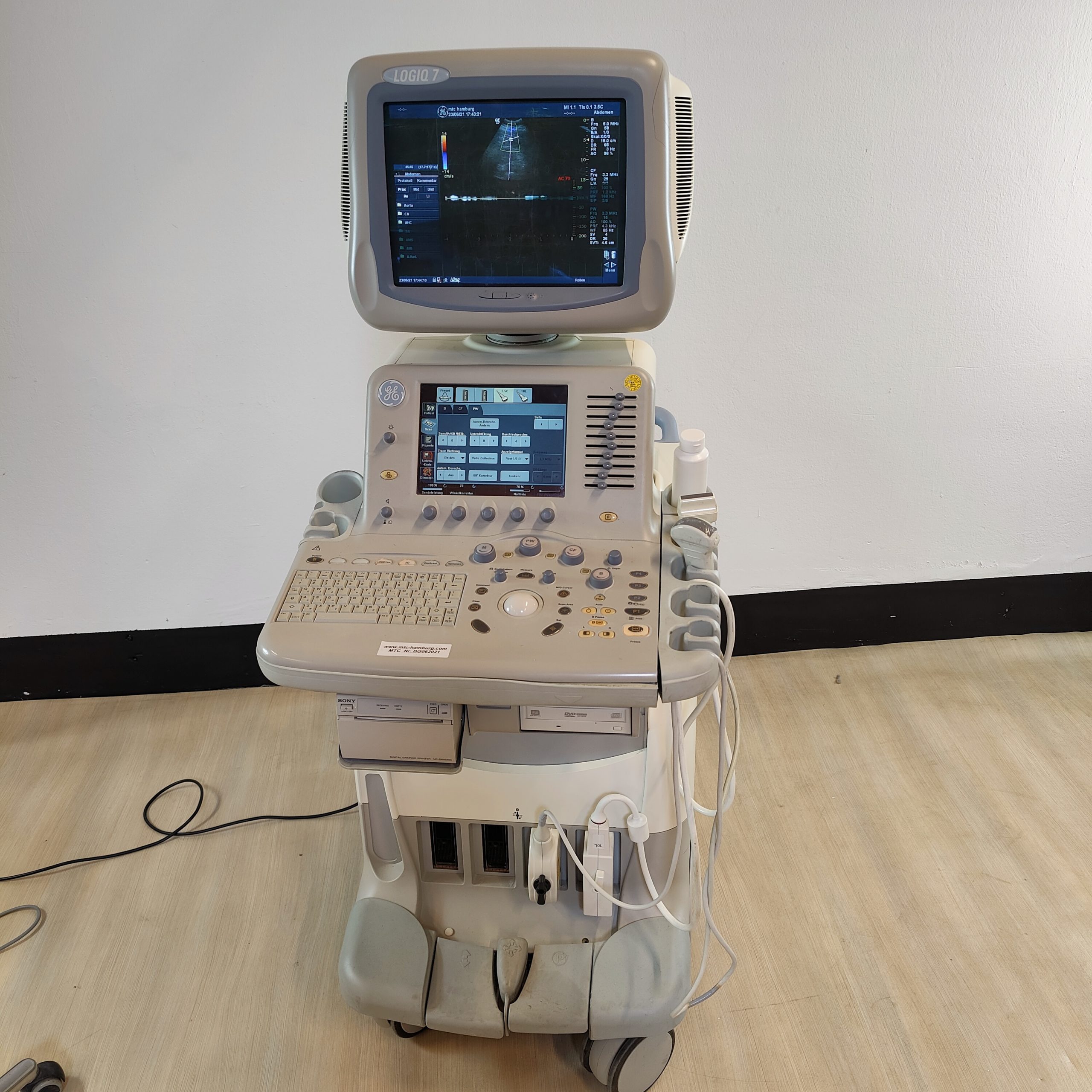 GE Logiq 7 // Logiq7 mit 3.5C konvex Sonde und 10L Linear-Sonde Doppler