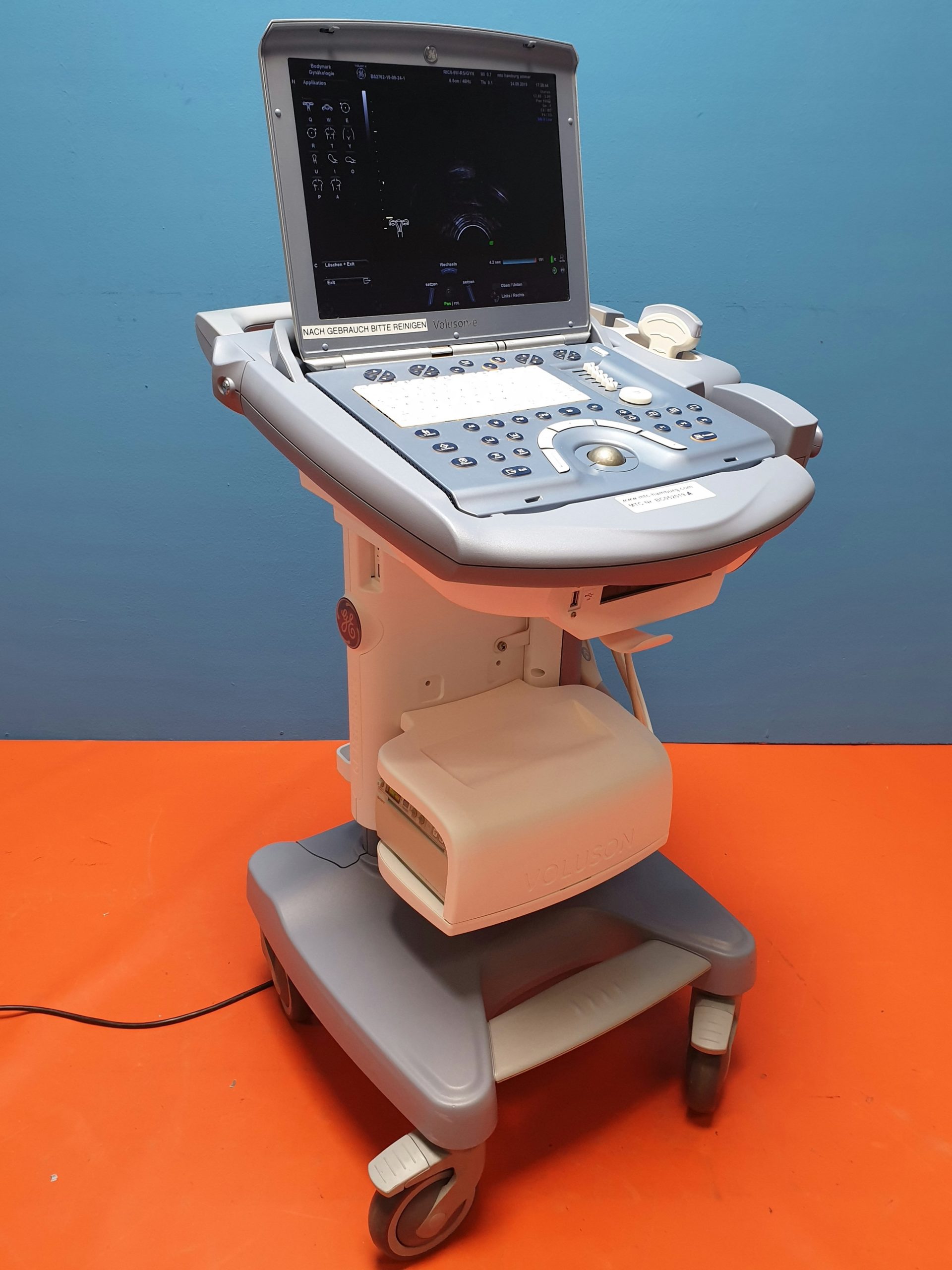 GE Voluson e Ultraschalldiagnosegerät // Ultraschallgerät mit Konvex und Endovaginale // Vaginale Sonde
