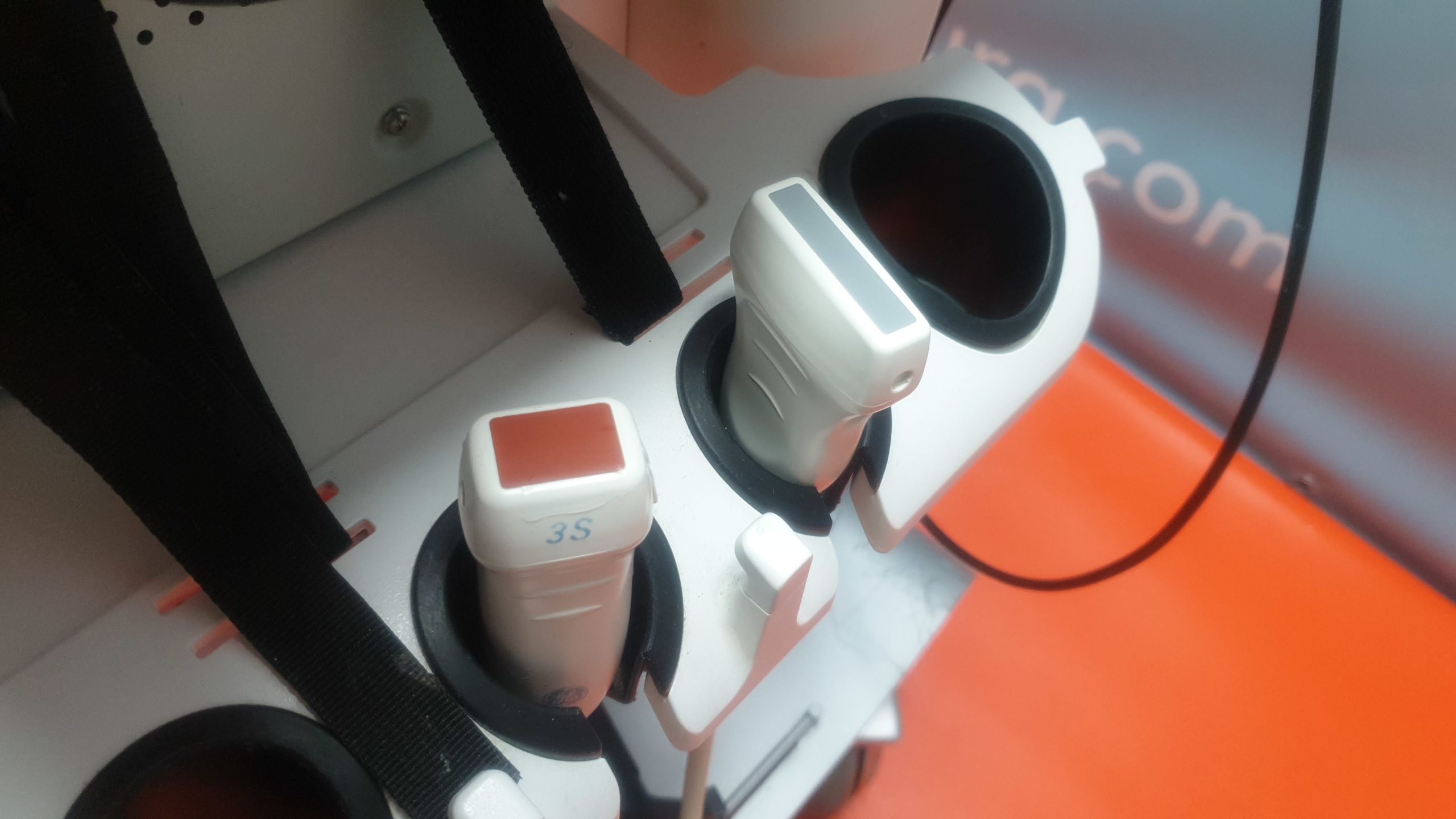 GE VIVID i 3S-RS , 8L-RS + Gerätewagen