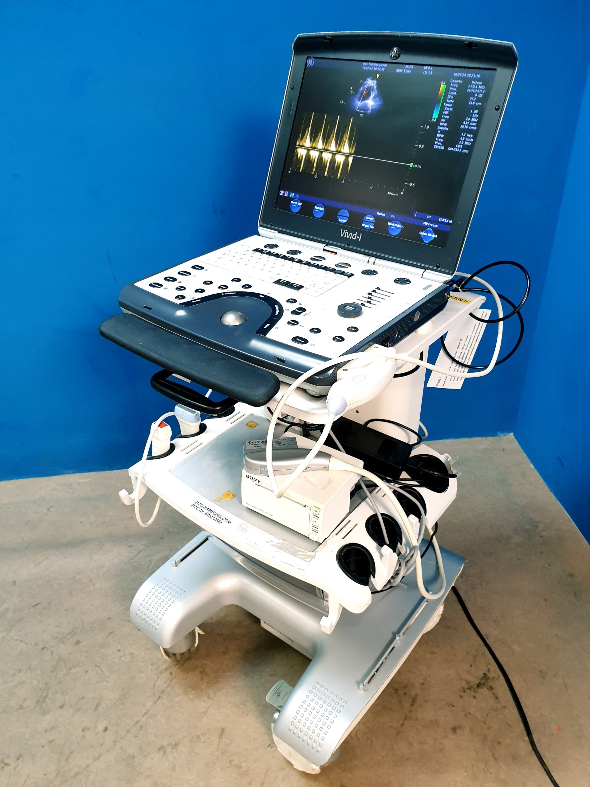 GE Vivid i Ultraschallgerät + 3S + 12S-RS mit 2x Sonden Software Version 2.0.16 auf GE Vivid i Trolley