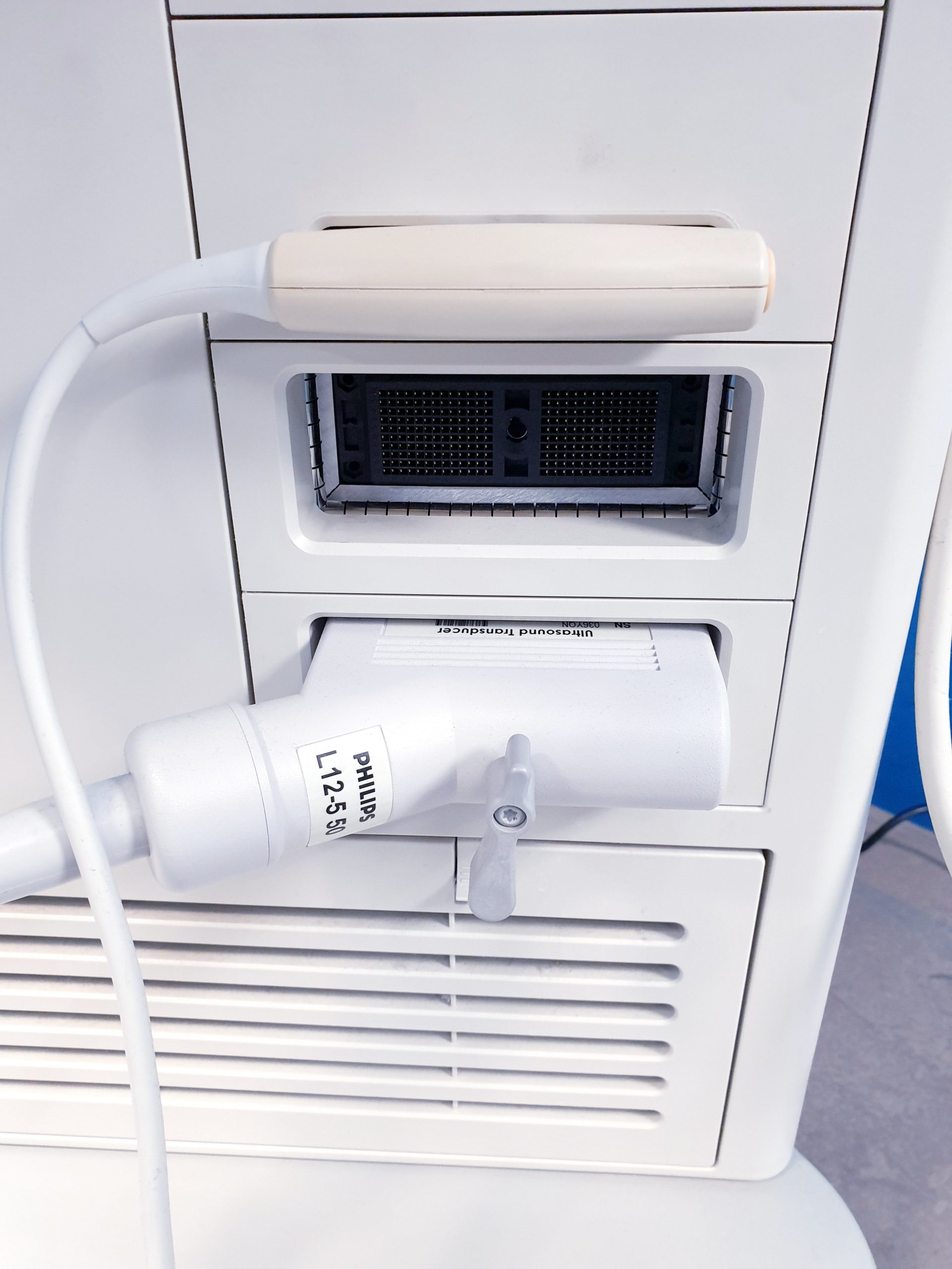 Philips HD 7XE – L12-5 50 Linear + C5-2 Konvex Sonde + Printer