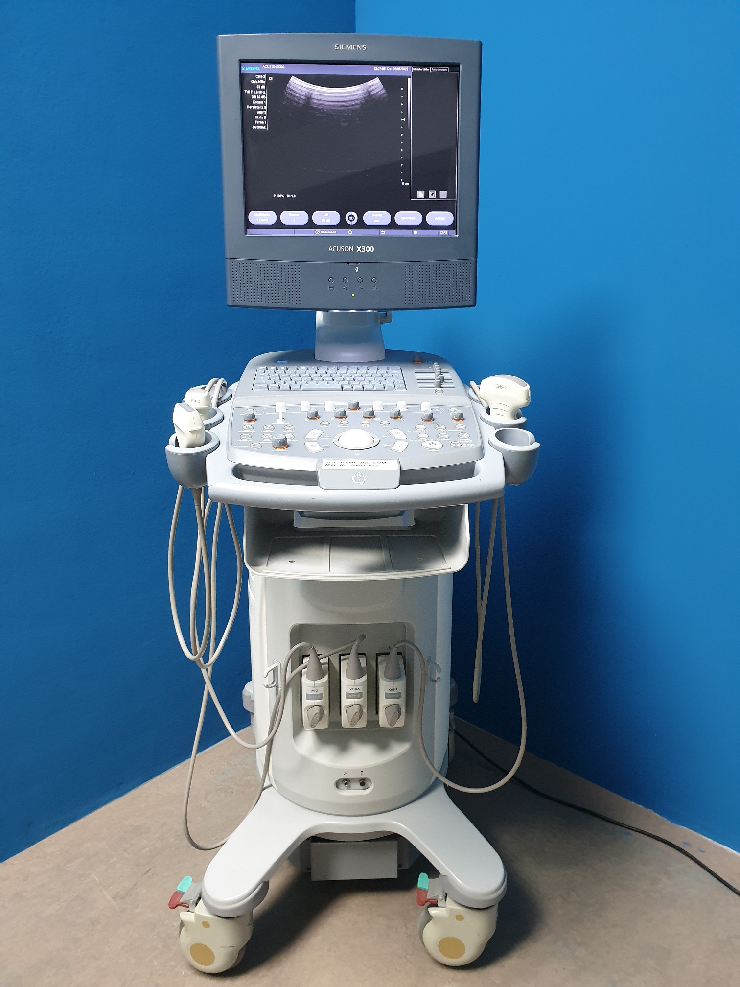 SIEMENS X300 // X 300 CH5-2 + P4-2 Sonden + VF10-5 Linear – Konvex + Echo + Linear – Kardiomaschine DOM 2009