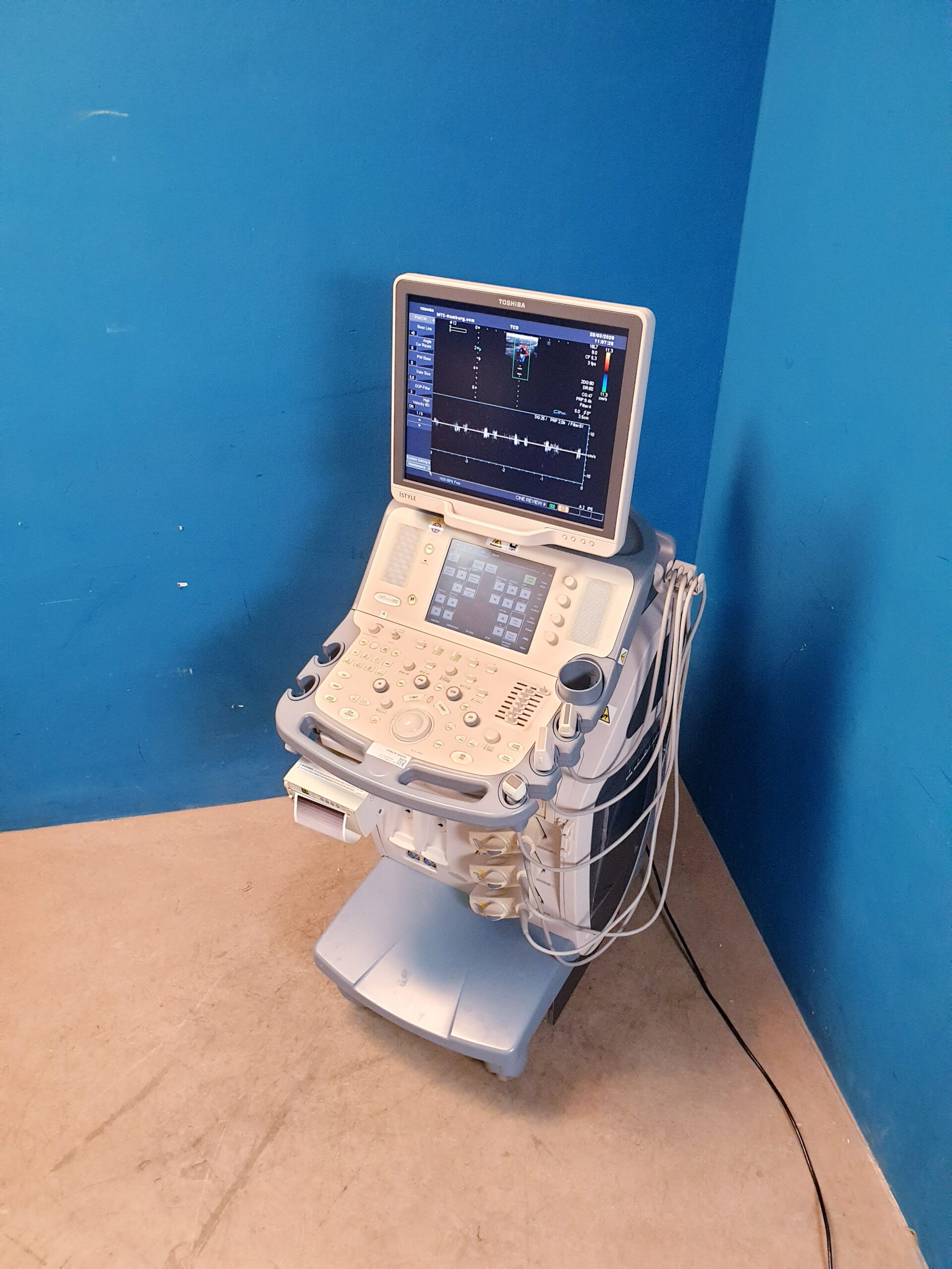 Toshiba SSA-680A Xario XG Farbdoppler + PLT-1204BT + PLT-1704SBT +PST-25BT –